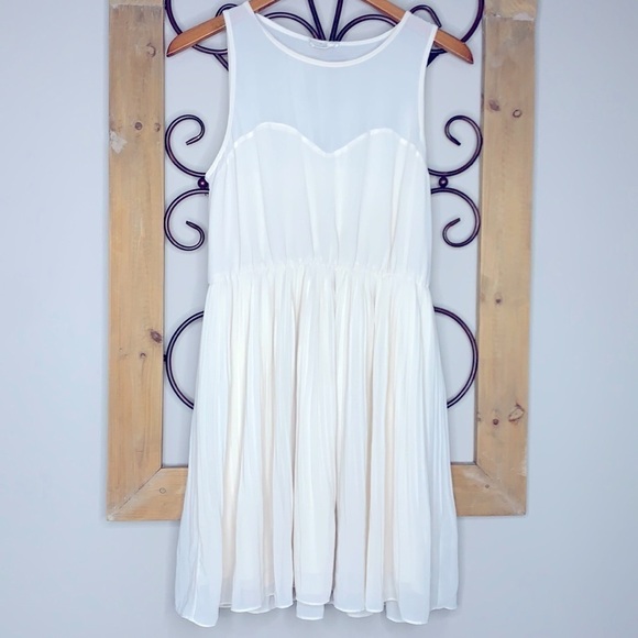 Urban Outfitters Pins and Needles chiffon pleated dress - Picture 4 of 8